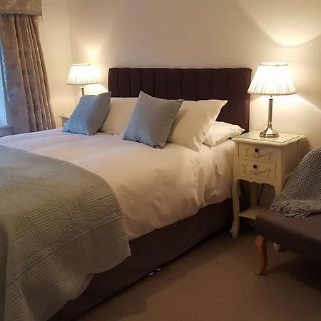 Crofters Guest House Уитни Екстериор снимка
