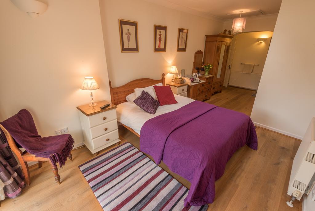 Crofters Guest House Уитни Екстериор снимка