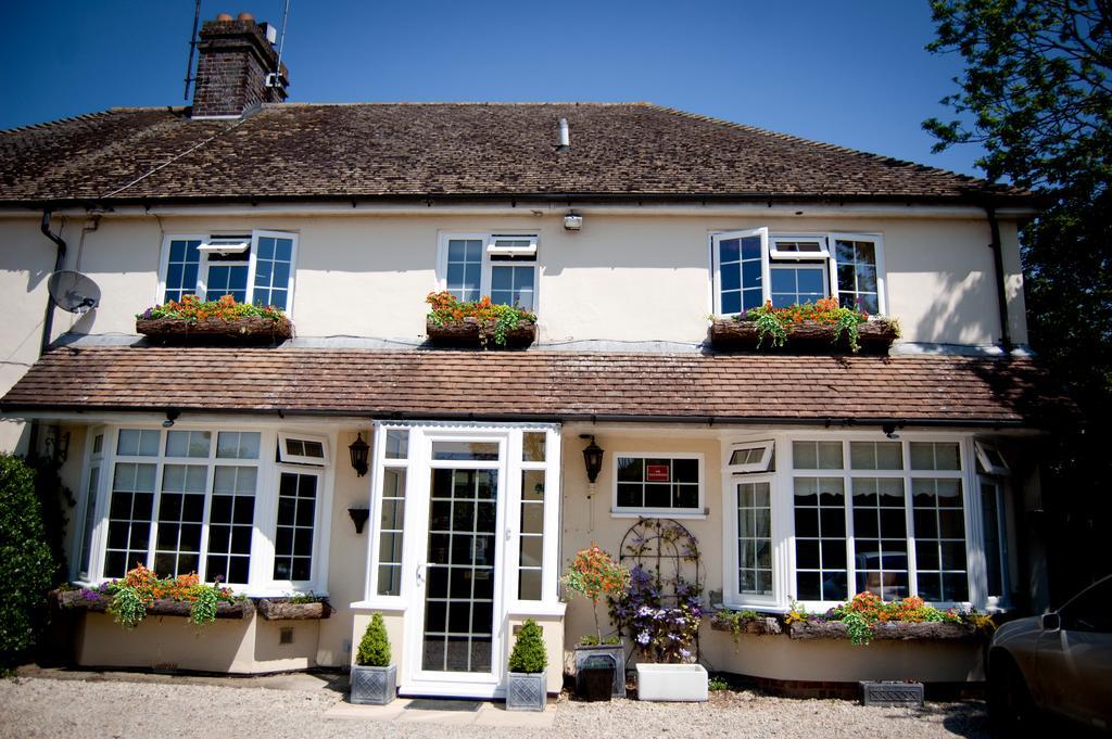 Crofters Guest House Уитни Екстериор снимка