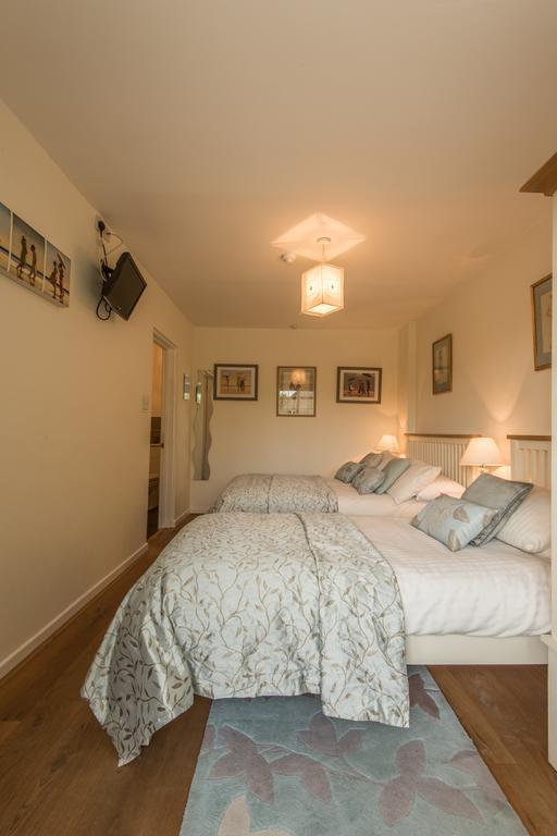 Crofters Guest House Уитни Екстериор снимка