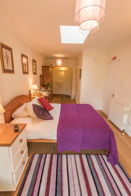 Crofters Guest House Уитни Екстериор снимка